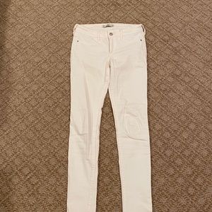 Abercrombie and Fitch mid rise skinny white jeans. Size 00s  worn a few times
